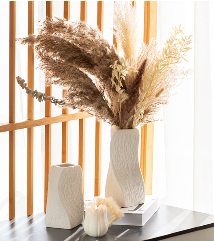 White Abstract Twisted Ceramic Vase - Artistic Minimalist Flower Holder for Home Decor (20x10x10cm)